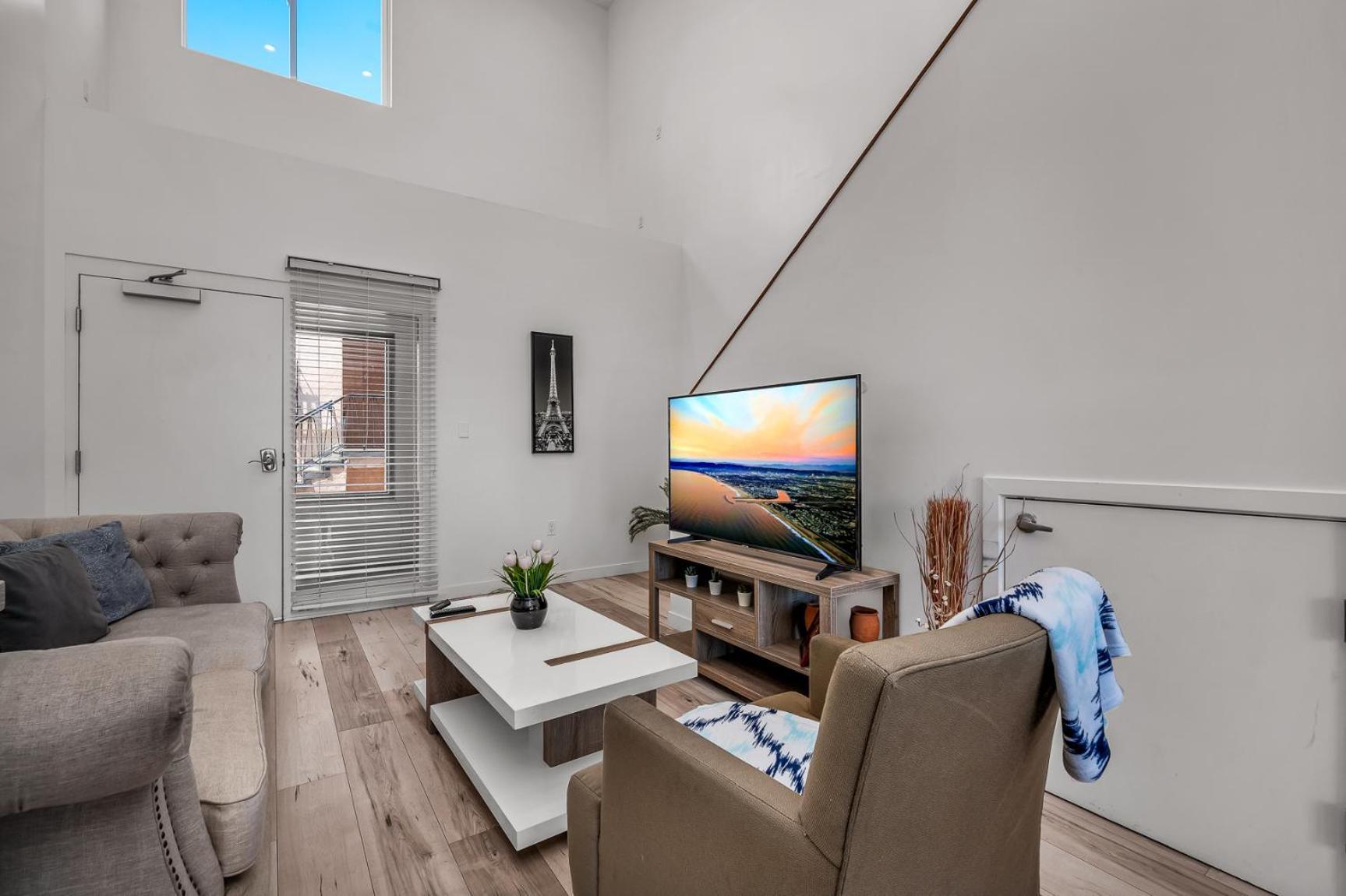 Appartement Modern 1-bedroom Loft In Hollywood With Parking, Wifi & Hollywood Sign View